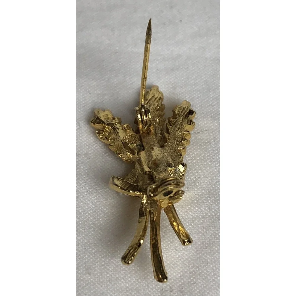 Vtg Crown Trifari Wheat Leaves Brooch Pin 3 White Faux Pearl Accent 1.5